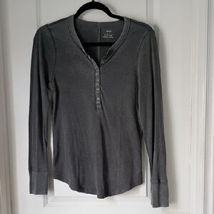 Aerie Long Sleeve Henley Top in Charcoal Gray Medium